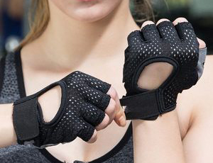 What are the commonly used sports protective equipment?